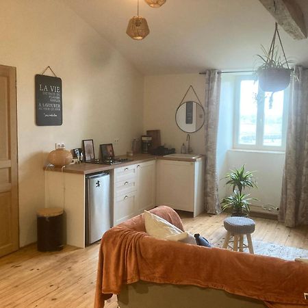 Premier Etage D Une Jolie Maison A La Campagne Montravers Buitenkant foto