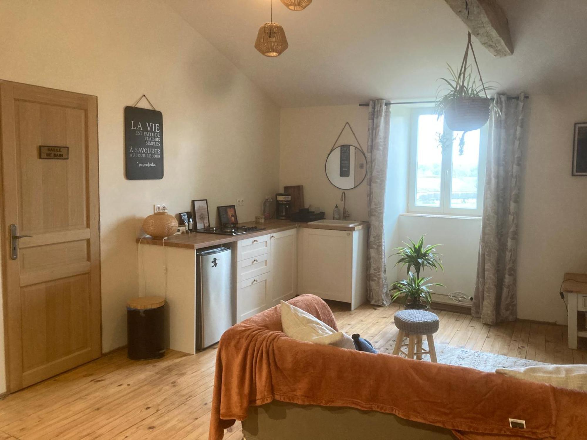 Premier Etage D Une Jolie Maison A La Campagne Montravers Buitenkant foto